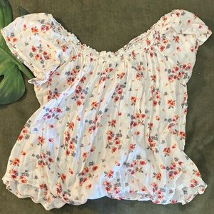 Floral off the shoulder blouse! 🌸